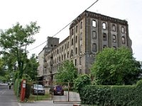 Paromlin, Koturaška 1  Na sjevernom rubu kompleksa sagrađena je 1921. stambena jednokatnica, s mansardnim stanovima prema nacrtima arhitekta Janka Holjca. Kompleks je napušten od 1988. kada je stradao u velikom požaru. Zbog dugogodišnje nebrige i neprovođenja sanacije objekata u dva navrata 2013. došlo je do urušavanja južnog zida glavne zgrade Paromlina i većeg dijela sjevernog i zapadnog zida, a 2014. je izvršen kulturocid, kada je po nalogu Ureda Grada Zagreba do temelja srušen dio tih urušenih zidova.